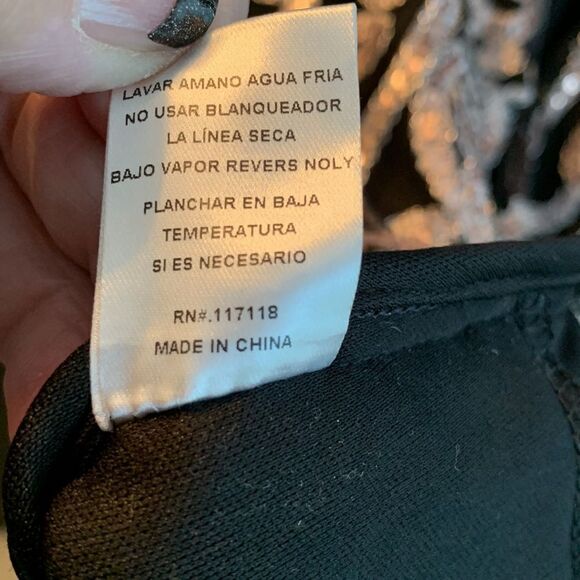 Soieblu Size Medium evening/party Dress.  Black lining with pink detailed lace - Picture 10 of 15